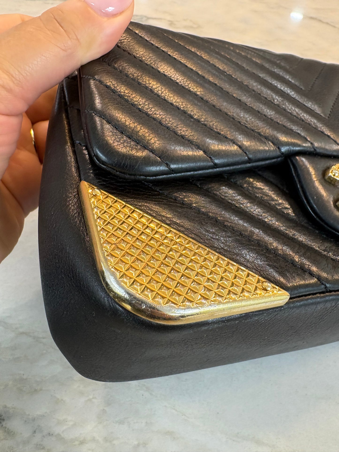 CHANEL Rock the Corner Flap
