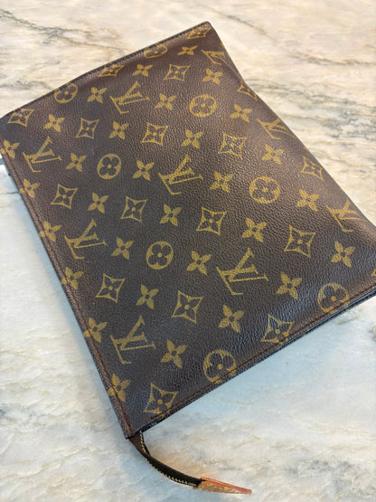 LOUIS VUITTON Monogram toiletry Pouch 26