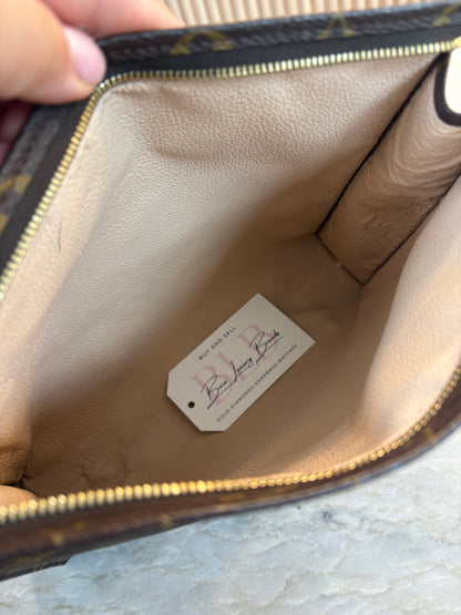 LOUIS VUITTON Monogram toiletry Pouch 26