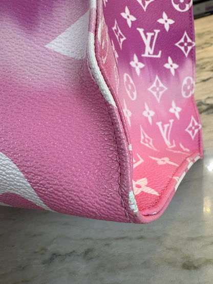 LOUIS VUITTON Monogram Escale Onthego GM Rouge